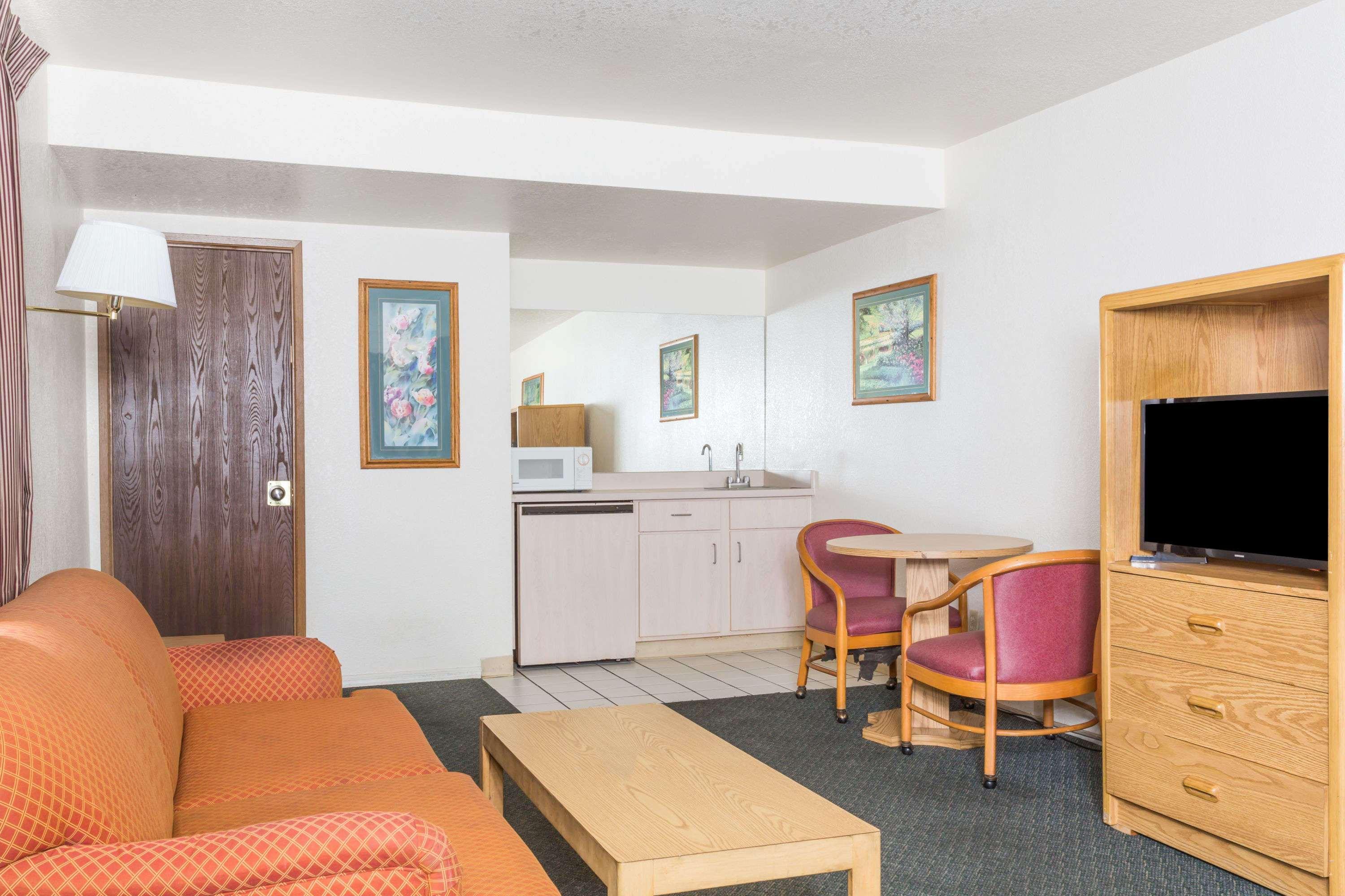 Super 8 By Wyndham Phoenix Metro North Dış mekan fotoğraf
