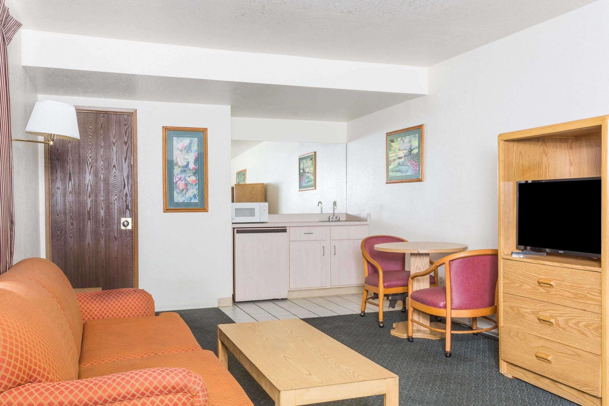 Super 8 By Wyndham Phoenix Metro North Dış mekan fotoğraf